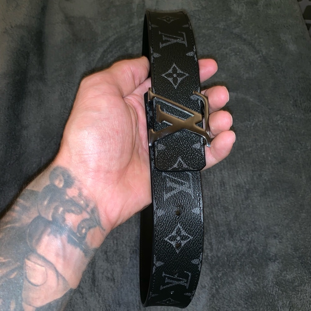 Louis Vuitton Belt... LV INITIALES 40MM REVERSIBLE
